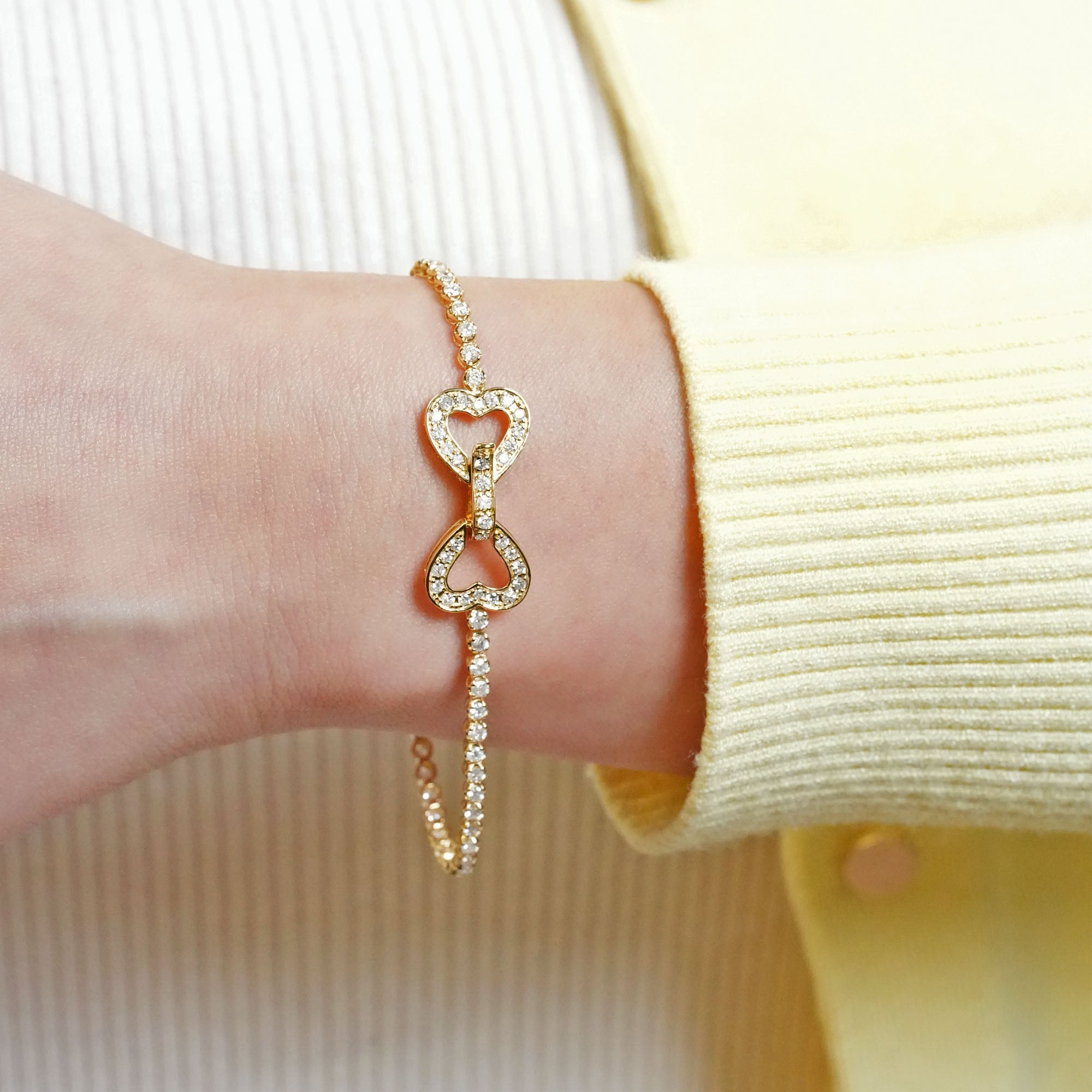 ダブルハートモチーフ ダイヤモンドブレスレット – K18YG、2.0カラット