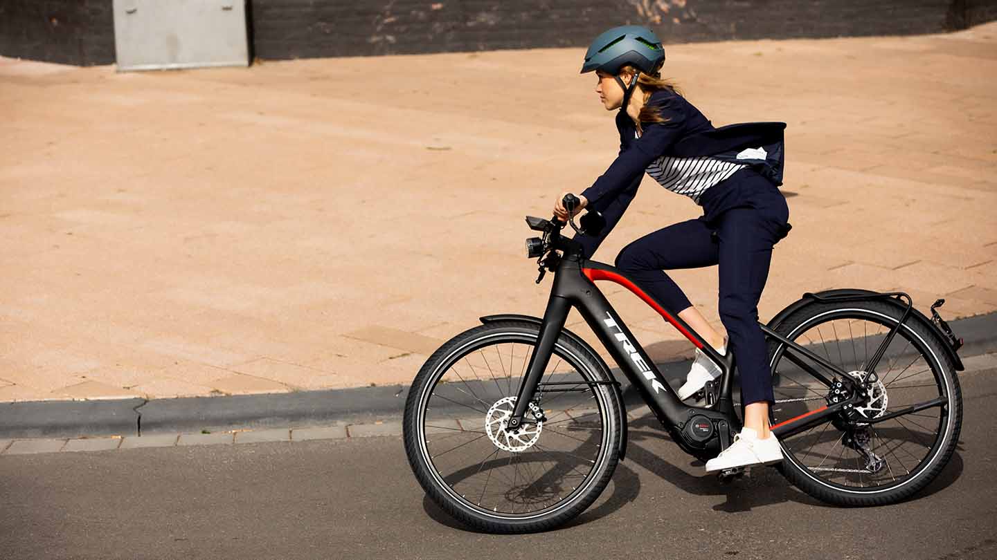 自転車 一年ほど使用 フロントタイヤ交換後半年使用 現状優先 公式通販