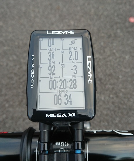 LEZYNEのGPSサイクルコンピューター、MEGA CとXLを実際に使用、比較