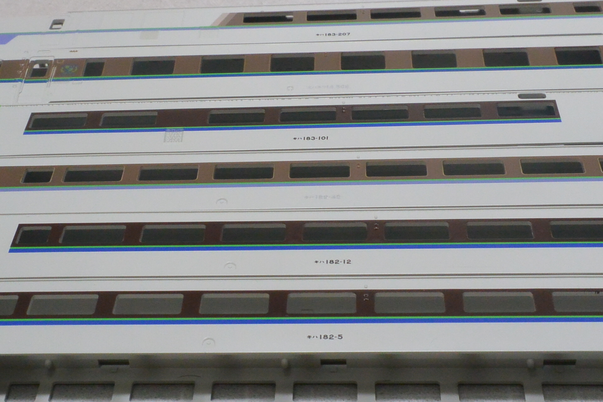 TOMIXキハ183系まりもセット入線整備（2） - 森の小径