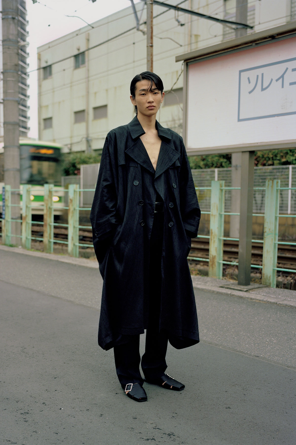 サンローラン2023年春夏メンズコレクションと、東京の街を彷徨う