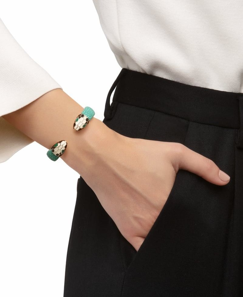 国内即発BVLGARI セルペンティ フォーエバー レザーブレスレット