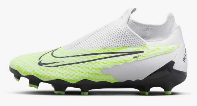 最新☆サッカースパイク☆Nike Phantom GX Academy☆お早めに！ (Nike