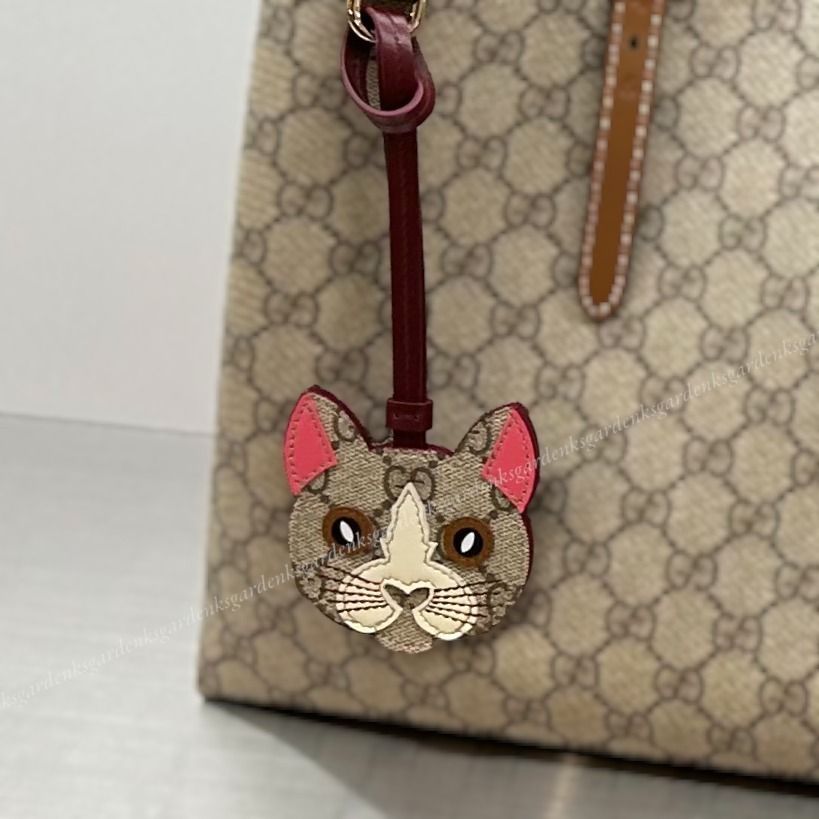 限定！すぐ届く！GUCCI ネコ パンダ シェイプ バッグ チャーム (GUCCI
