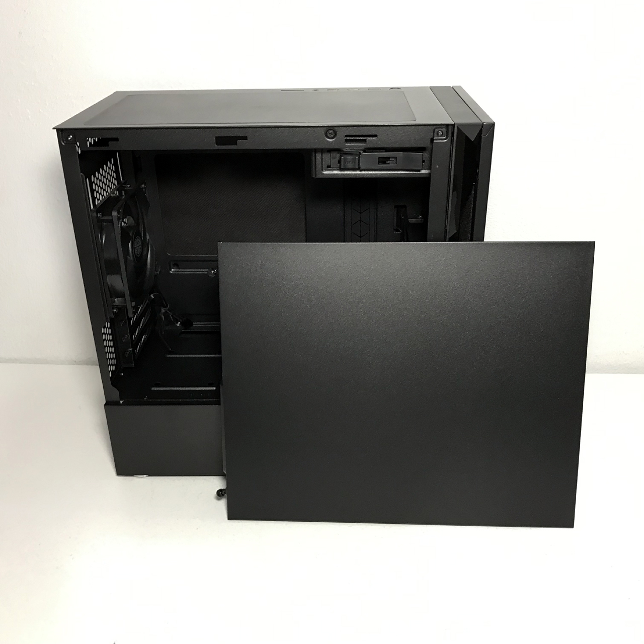 Cooler Master Silencio S400 Micro ATX Case Review: Quietly