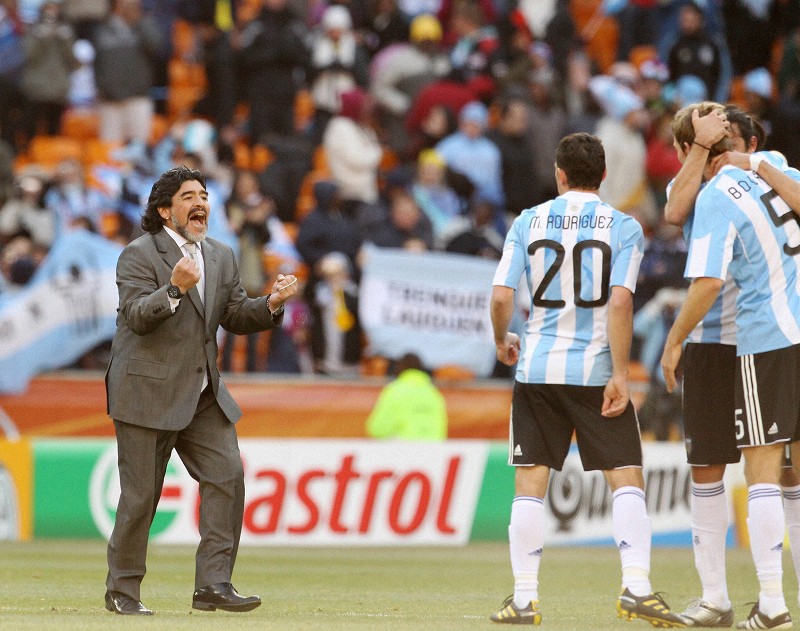 ディエゴ・マラドーナさん死去 60歳 サッカー界の「レジェンド」 [写真