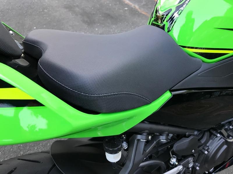 カワサキ(純正) キット ハイシート 999941041 のパーツレビュー