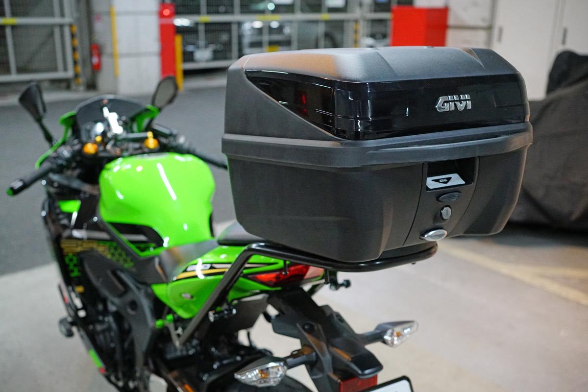 GIVI B32NBD モノロックケース パネル グロッシーブラック 32L の