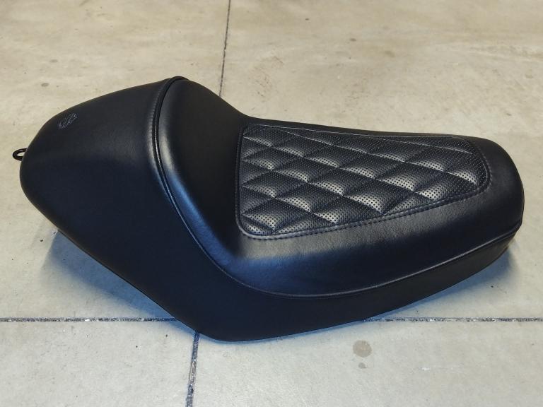 ハーレーダビッドソン(純正) XL1200NSアイアン 純正シート のパーツ