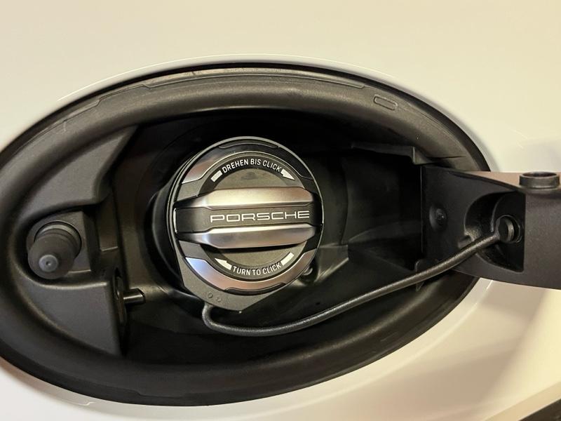 ポルシェ(純正) エクスクルーシブデザインフューエルキャップ のパーツ