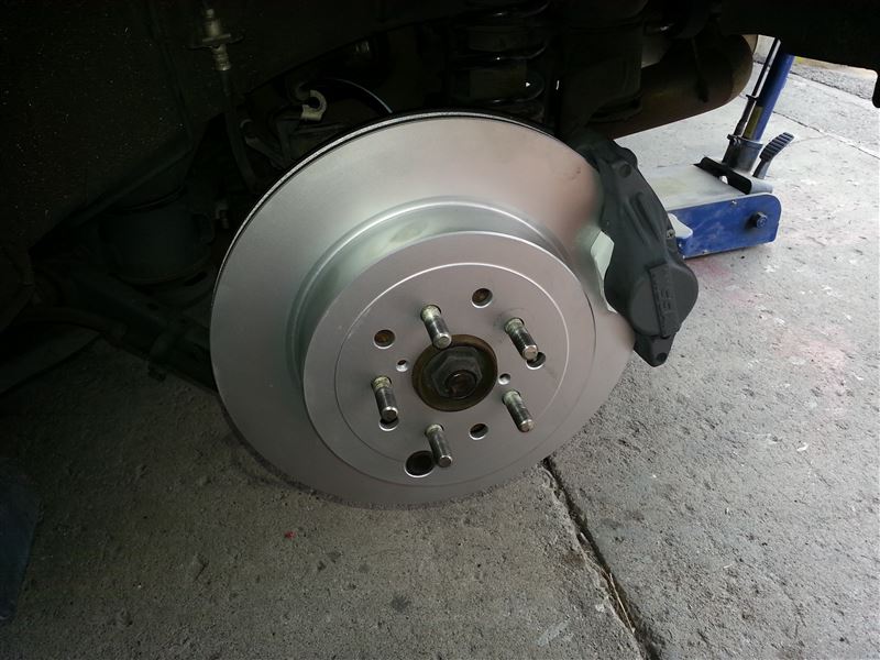 日産スカイライン(ECR33)リアキャリパー流用（スバル インプレッサ・GH