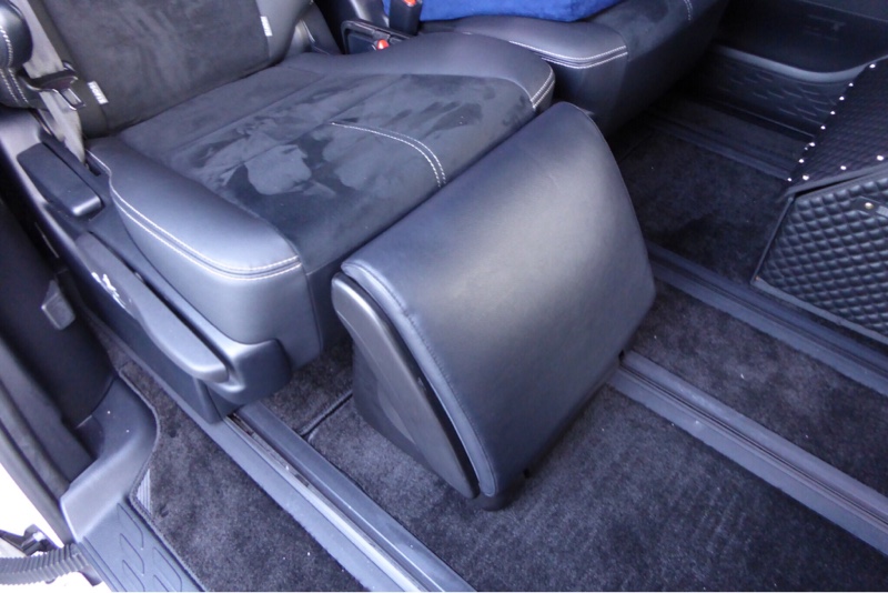 トヨタ純正 オットマン 付けてみた（トヨタ ヴォクシーG's・80系）by