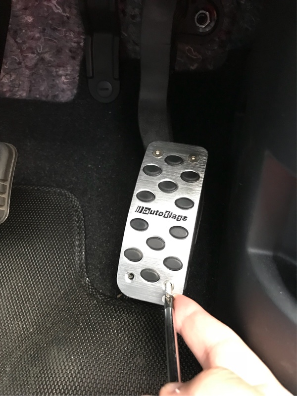 オートフラッグスのペダル取り付け（三菱 デリカD:5・CV1W/CV2W/CV4W