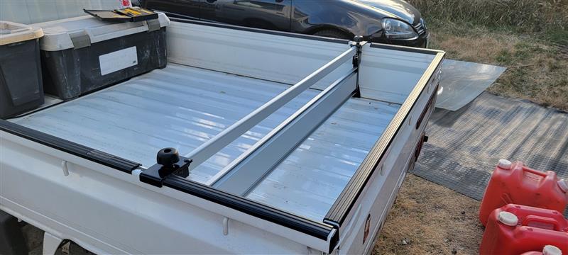 荷台セパレーター（スズキ純正品）（スズキ キャリイトラック・DA16T