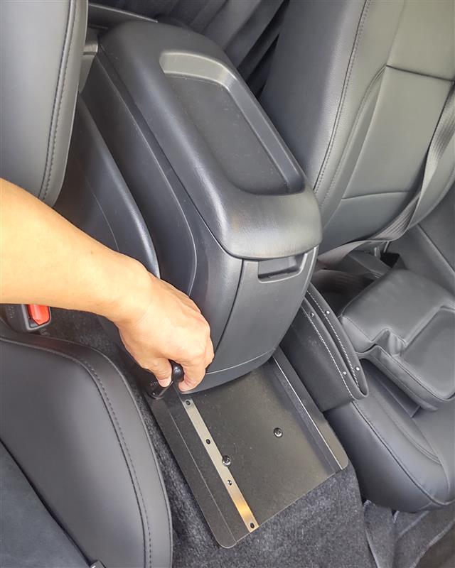 コンソールBOX用スライドステー装着で超快適になった（トヨタ