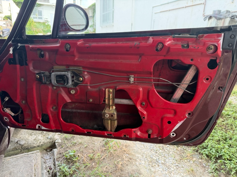 カプチーノ ドア内張のビニール を取り付ける。（スズキ カプチーノ