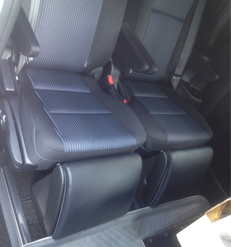 トヨタ純正 オットマン2脚 のパーツレビュー | ヴォクシー(☆ゆうとれ