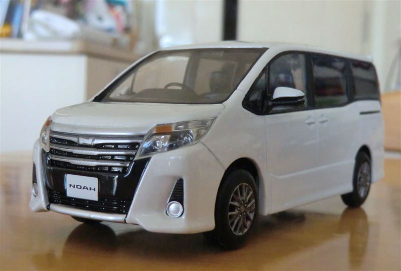 トヨタ(純正) 非売品カラーサンプルミニカー・トヨタノアSi ホワイト