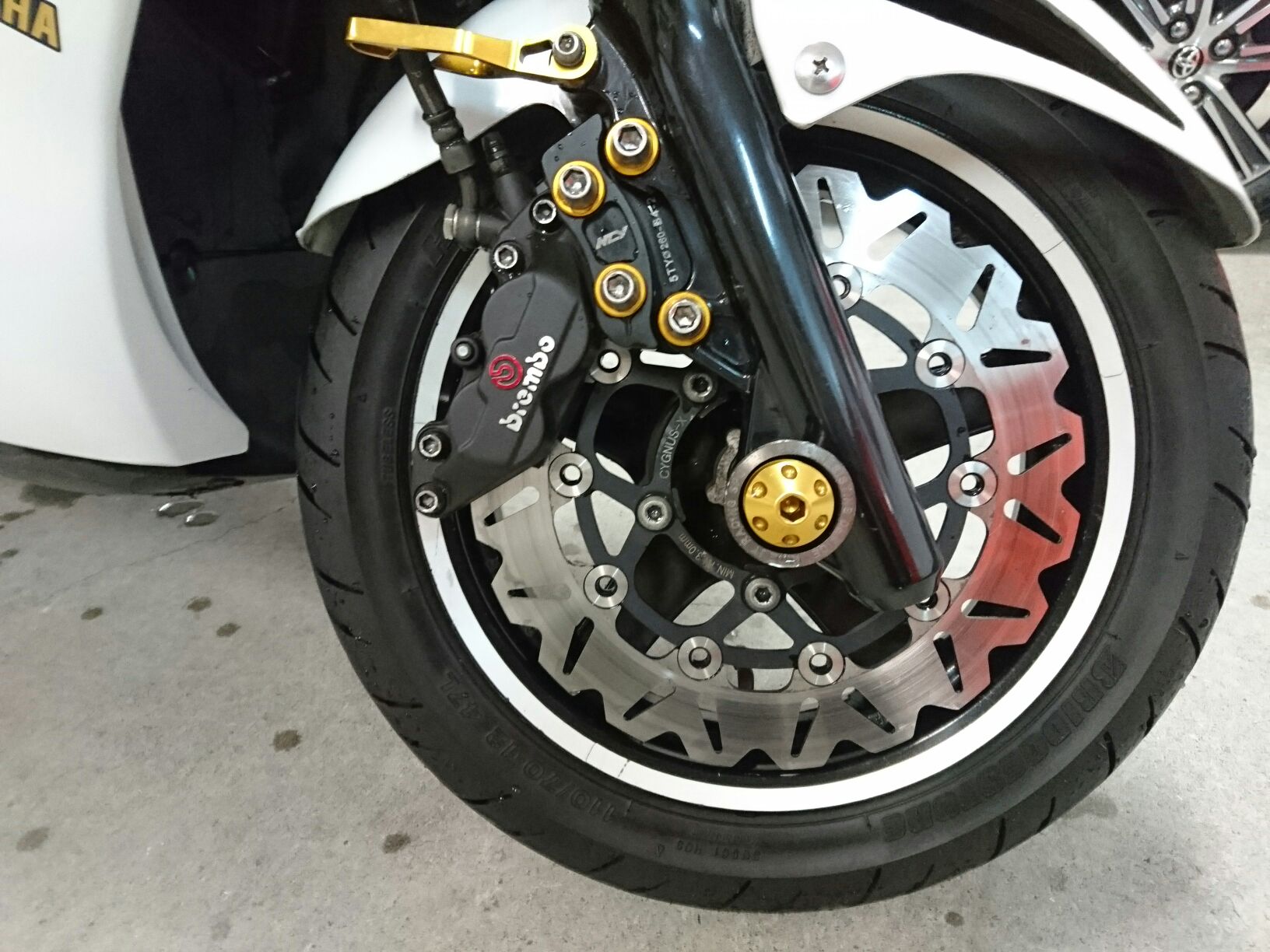 brembo 4pot キャリパー のパーツレビュー | シグナスX(いい けん