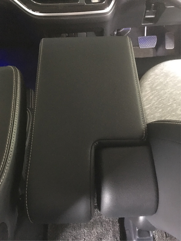 ホンダ(純正) 運転席アームレスト のパーツレビュー | オデッセイ