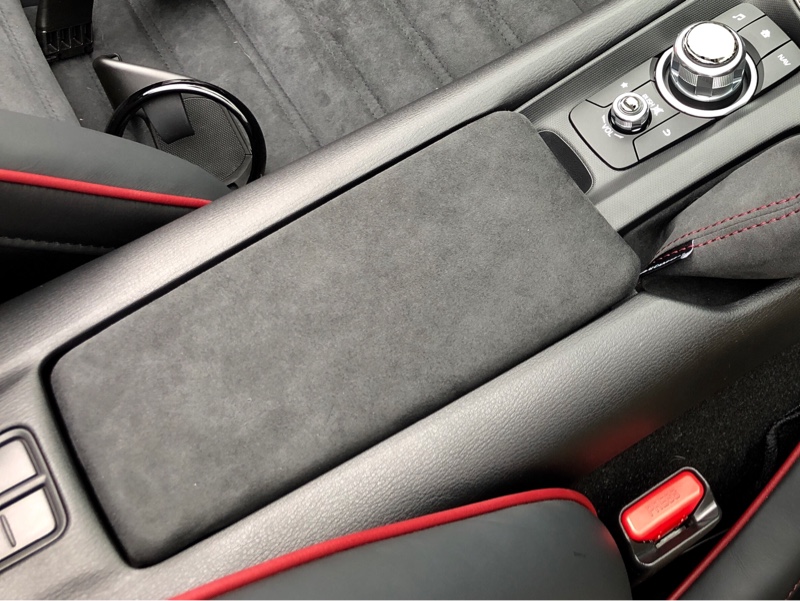 マツダ(純正) センターコンソールリッド(アルカンターラ) のパーツ