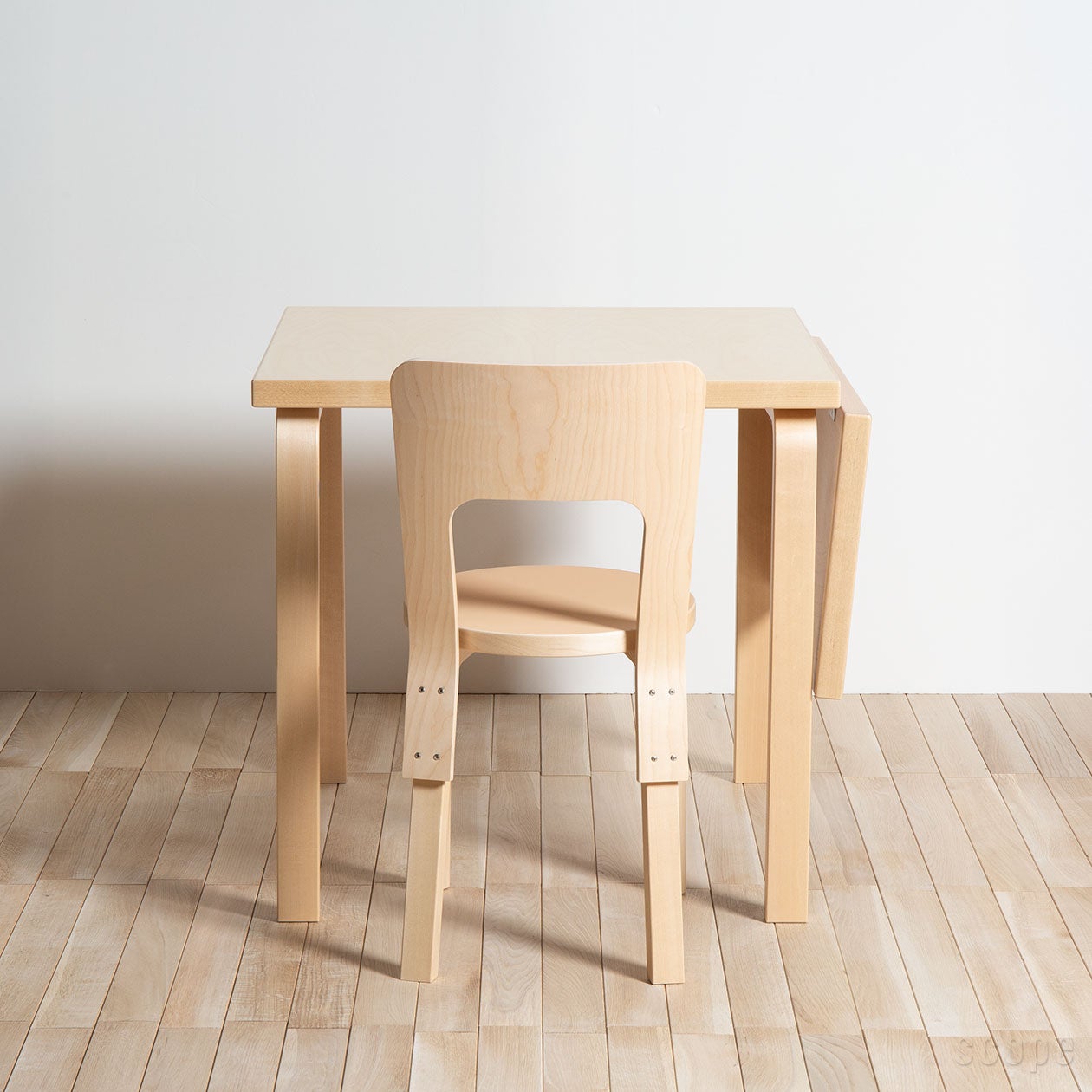 ドロップリーフ テーブル DL81C | Artek (アルテック)