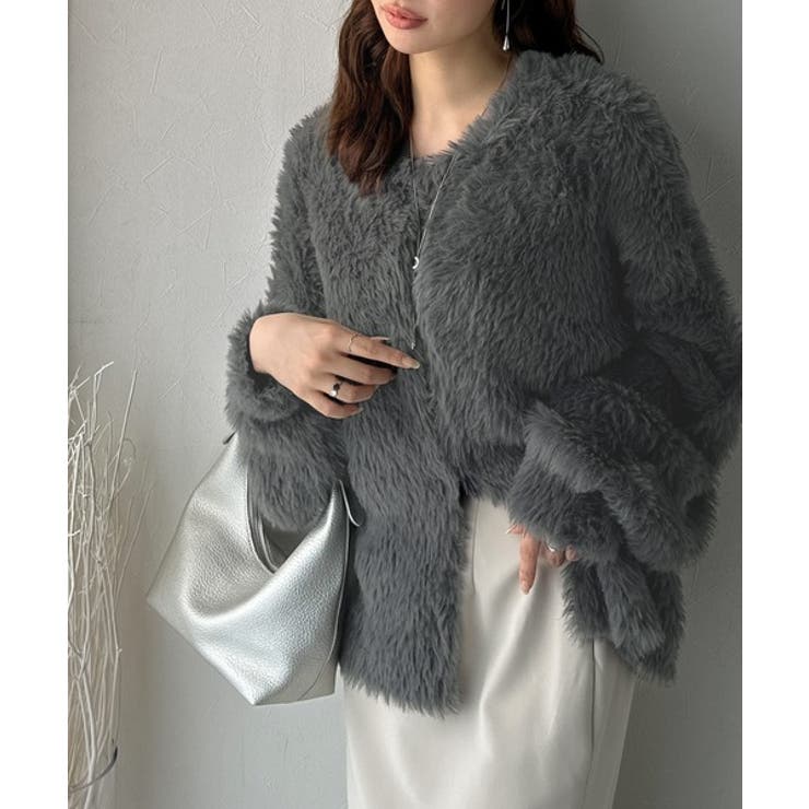 ふわっと包まれる心地よさ。モコモコフェザーニットホックカーディガン