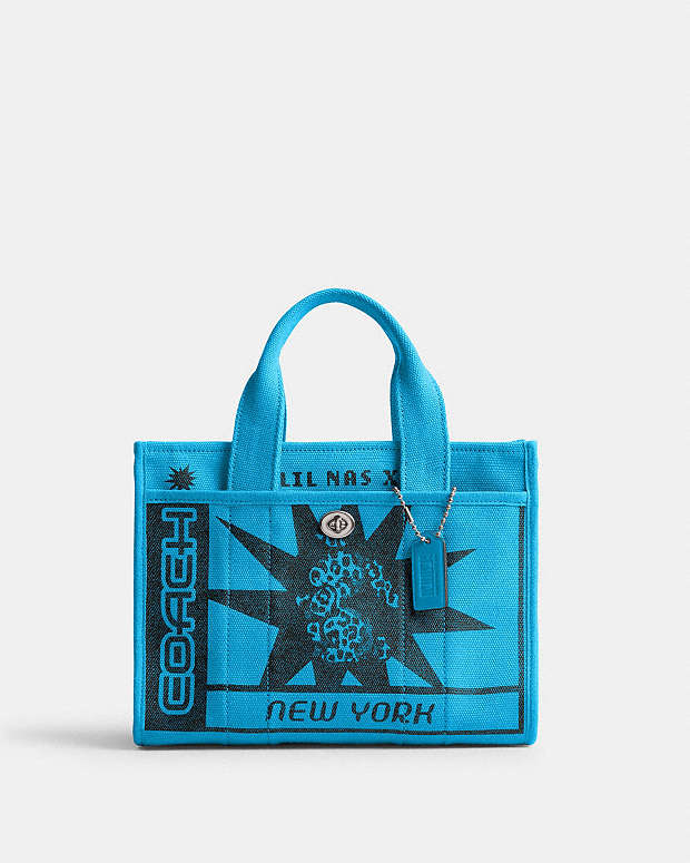 公式】COACH – コーチ | 【LIL NAS X DROP BY COACH】カーゴ トート 26