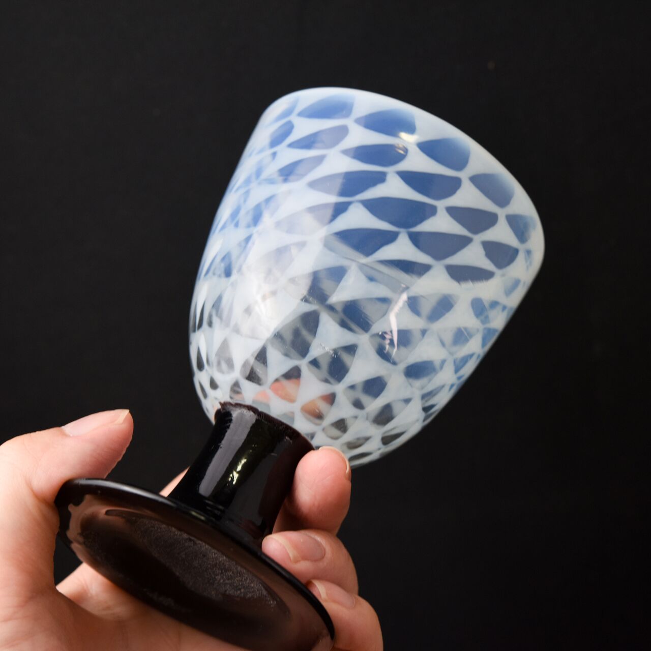 ガラス :: 鱗文なつめ形黒脚氷コップ | COTTOU.JP 骨董の通販