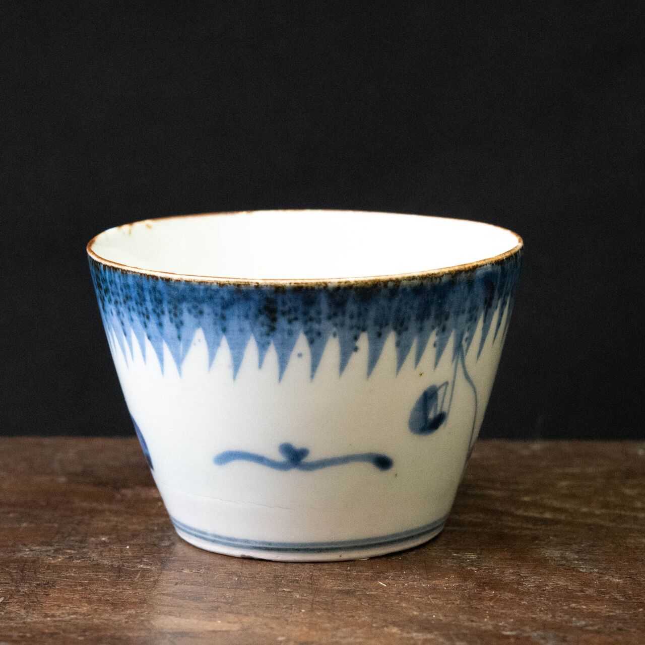 陶磁器 :: 伊万里 型紙摺り雷・雨降り文 蕎麦猪口 | COTTOU.JP 骨董の