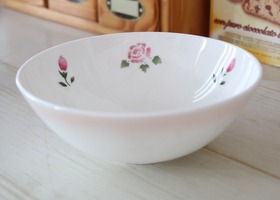 マニー ローズ 陶器 キッチン － フレンチカントリーのバラ柄、レース