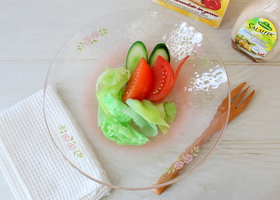 マニー ステンシルローズ 陶器 － フレンチカントリーのバラ柄、レース