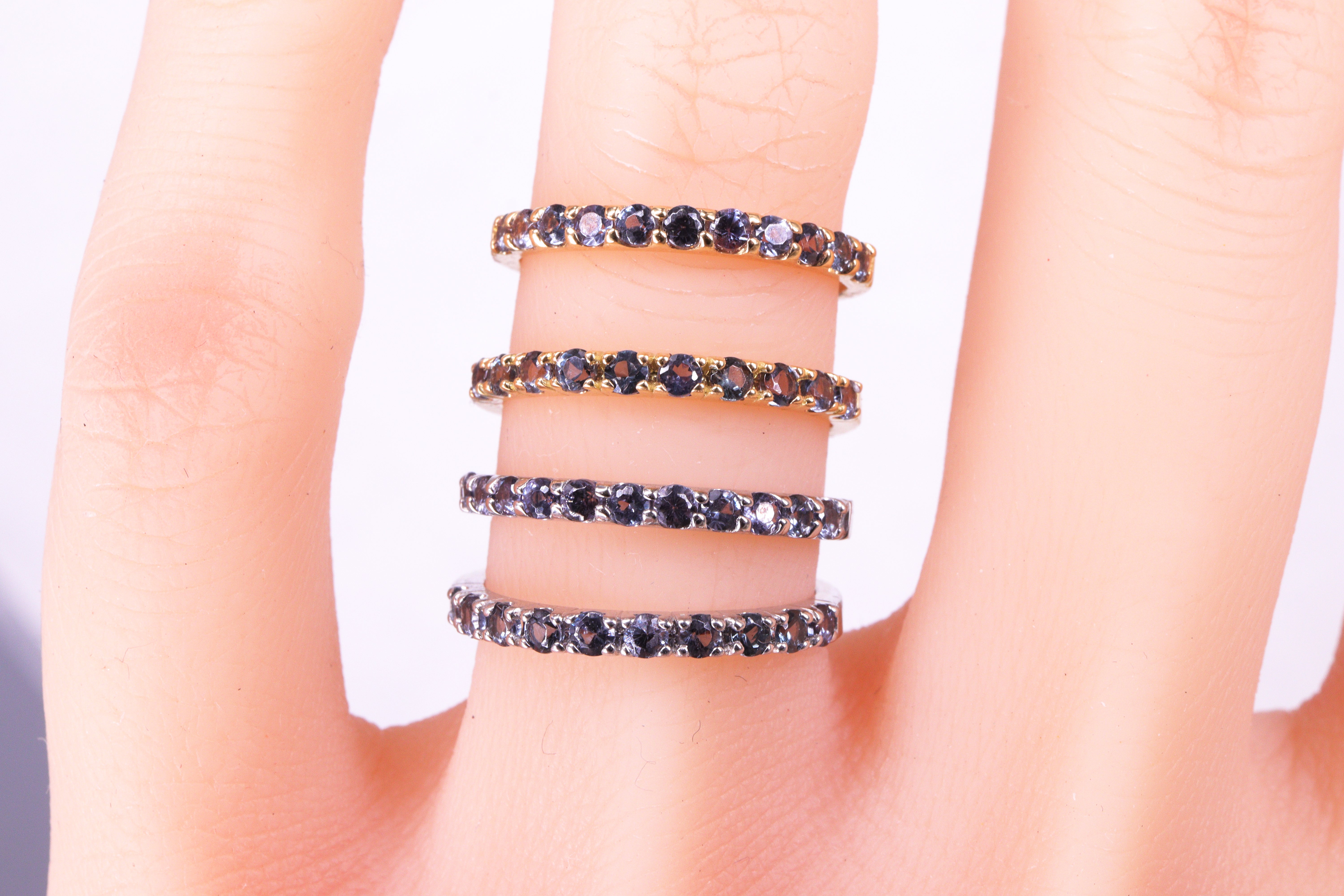 カラーチェンジガーネット エタニティリング 共有爪タイプ