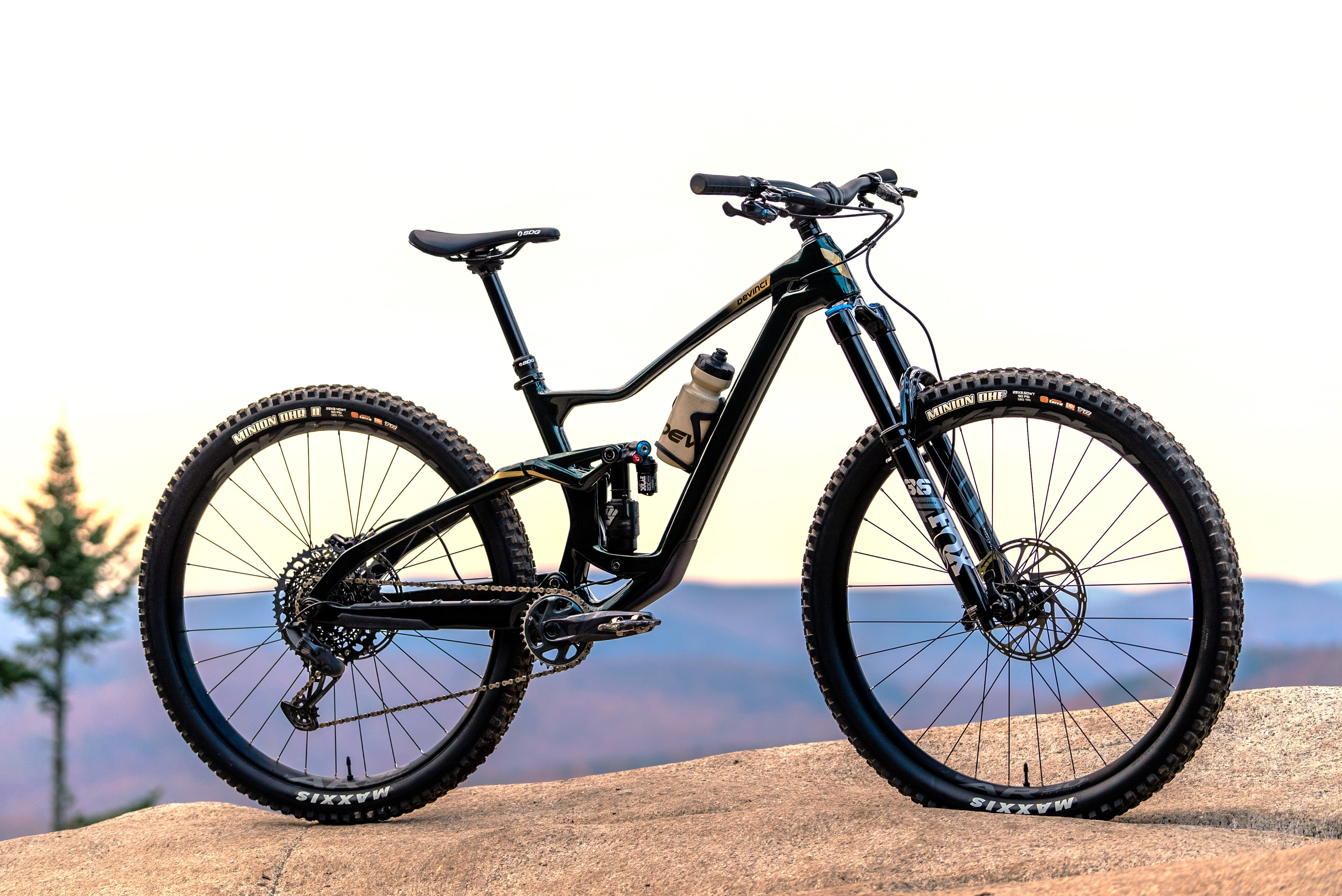 Devinci Troy Carbon & the Kobain are now offered in Green Gold