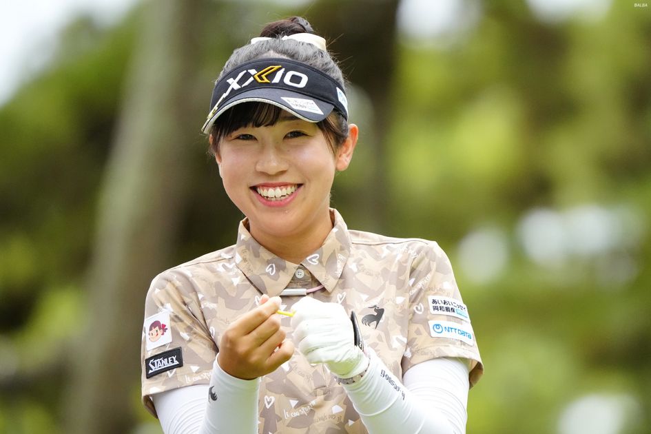 菅沼菜々が自身のタオル「ナナイロに染まれ！」を持ったファンに感謝