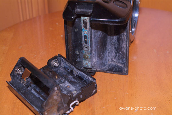 電池ボックスは朽ち果てても リコーXR-10Mは立ち上がる～撮影日記