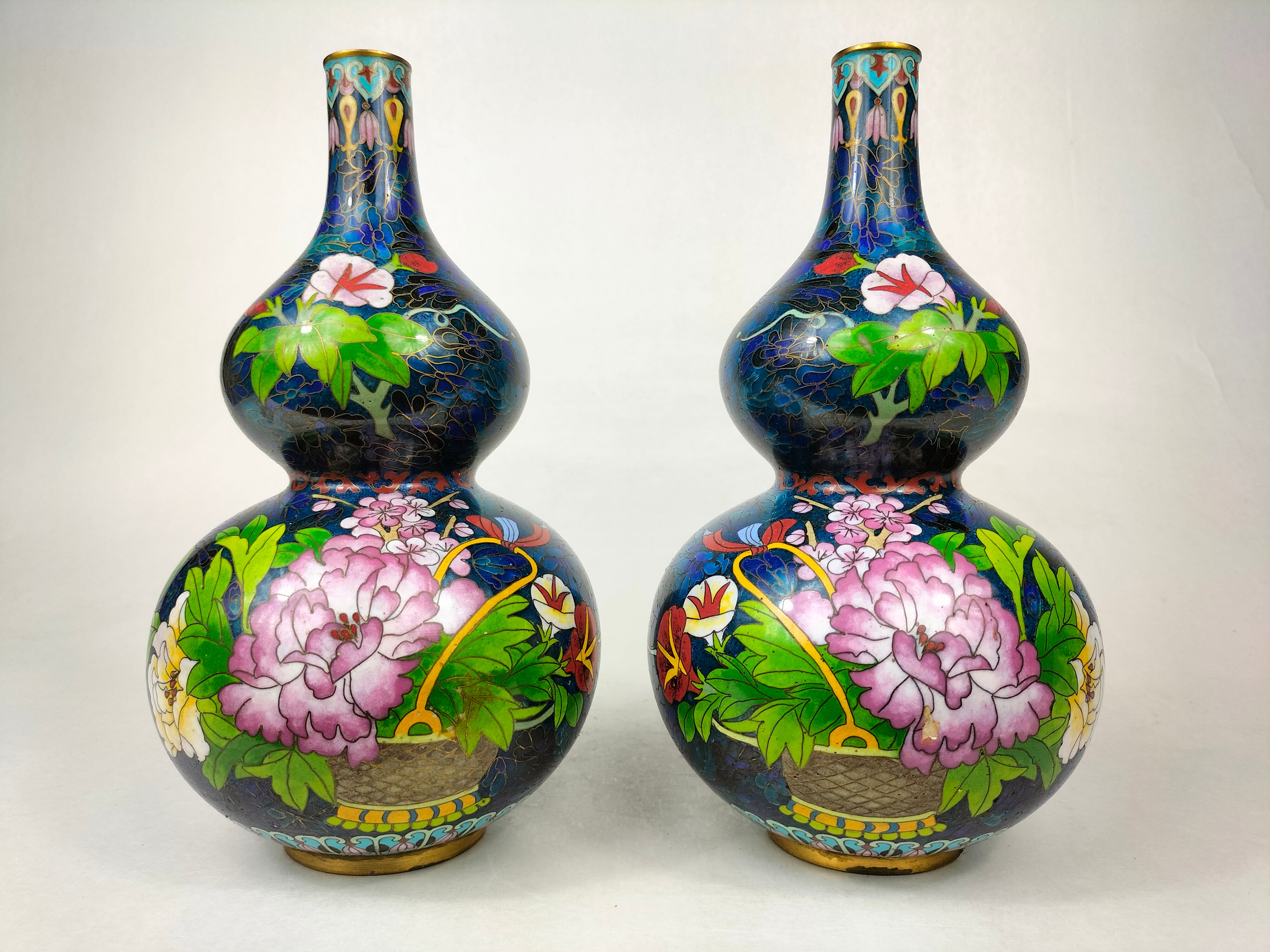 一对中国双葫芦景泰蓝花瓶装饰花篮// 20 世纪– Diddenantiques