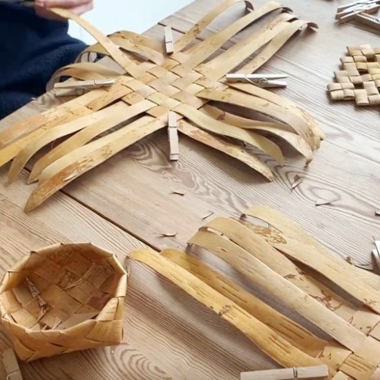 北欧の本格的な工芸ネーベルスロイドを楽しむキット。白樺のかごを自分