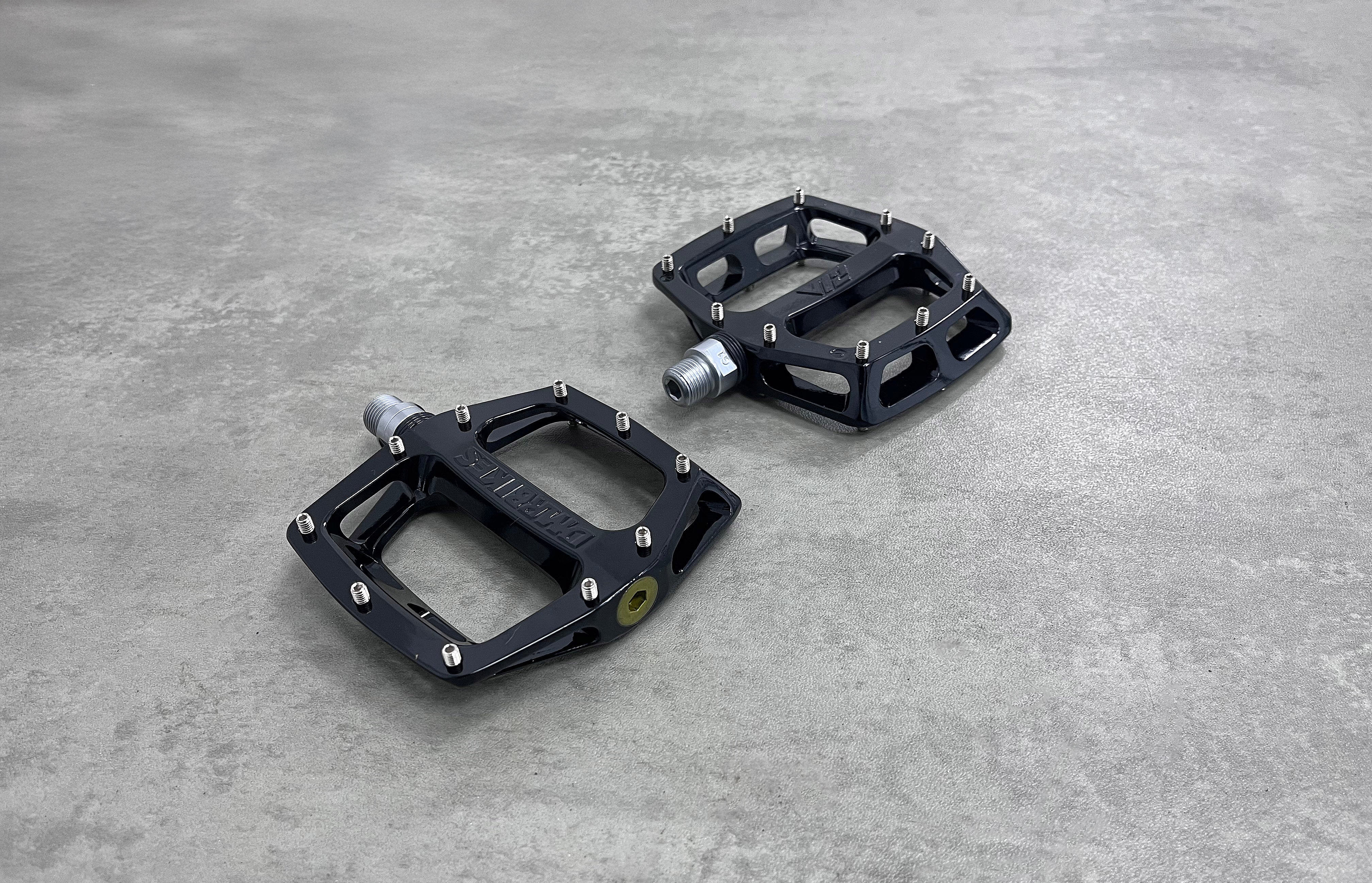 DMR V12 Mg - Magnesium Bike Flat Platform Pedal – DMR Bikes