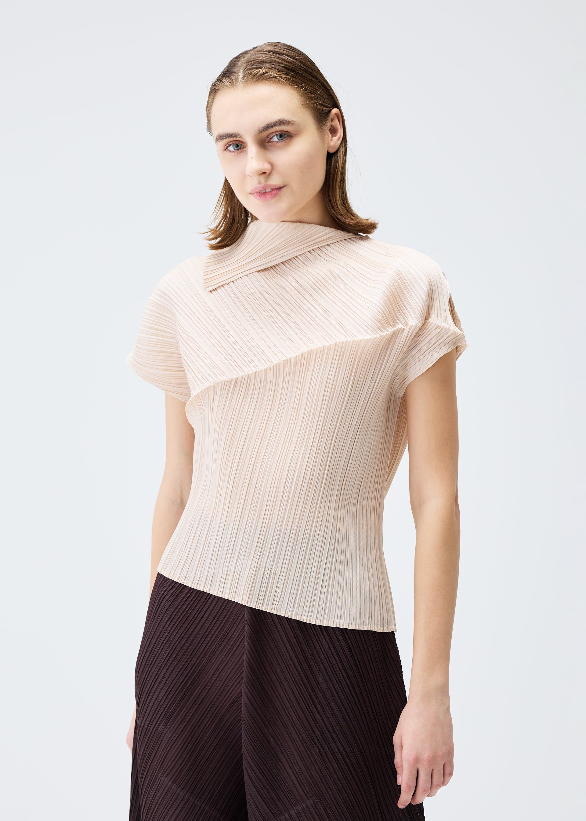 LEAP Top Light Beige – ISSEY MIYAKE EU