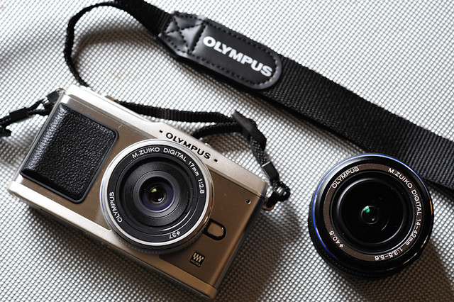 Olympus E-P1 Twin Lens kit and Voigtlander 40mm f/1.4 | New