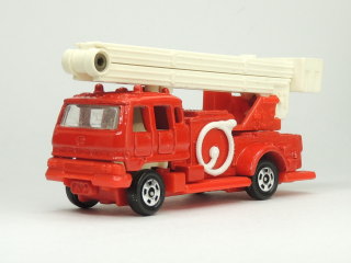 トミカ イスズ シュノーケル 消防車 No.68-2 1985年10月発売 日本製
