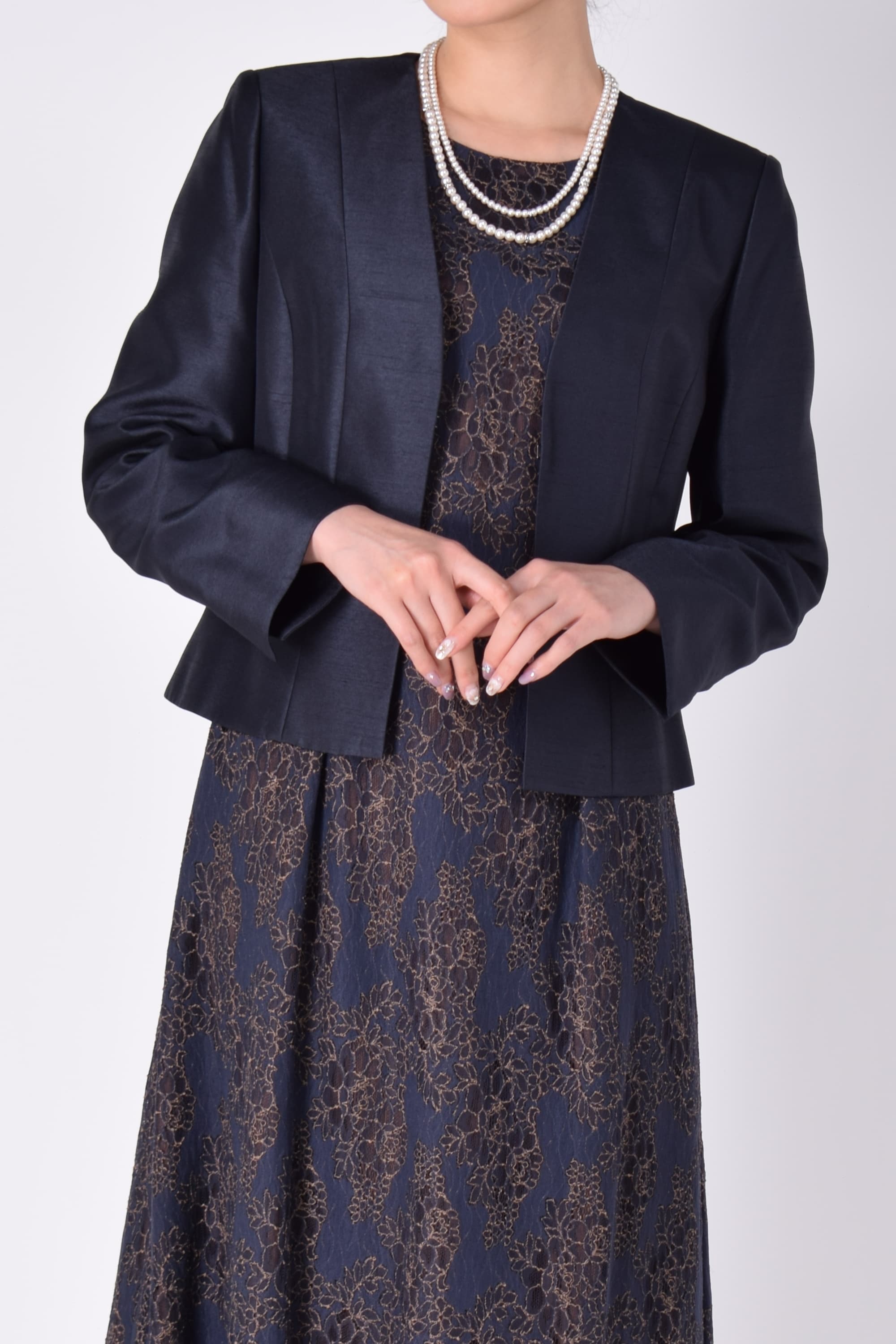 RIFANNE 東京ソワール ノーカラー光沢ネイビージャケット (M) を