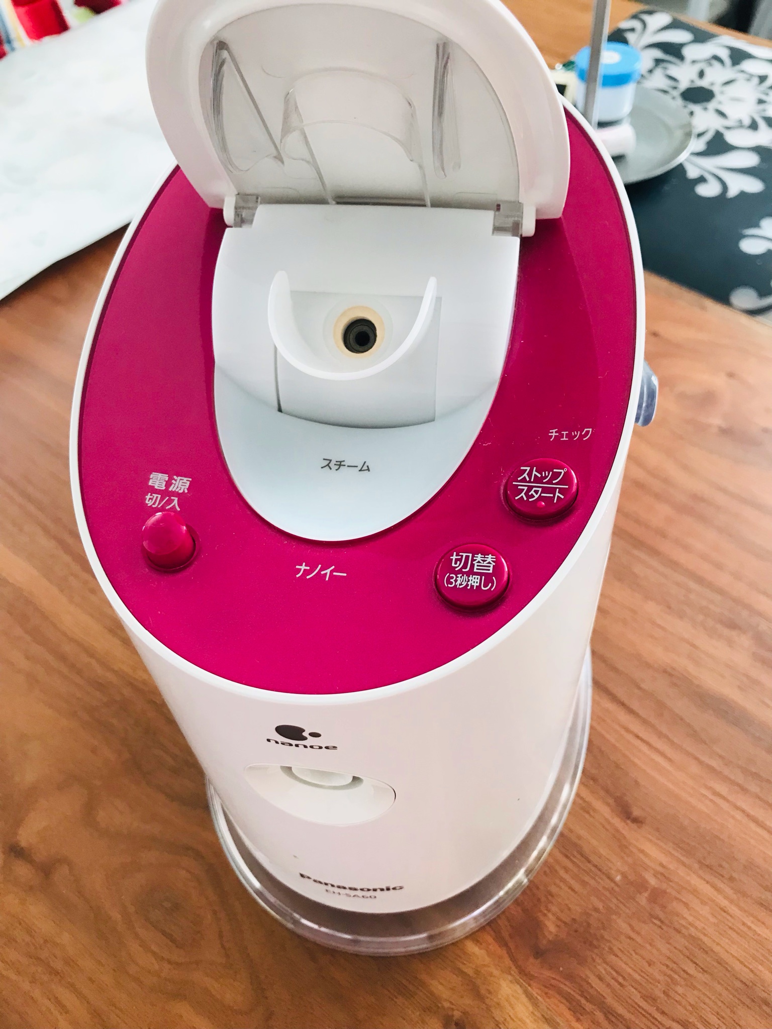 Panasonic / スチーマー ナノケア EH-SA60の公式商品情報｜美容