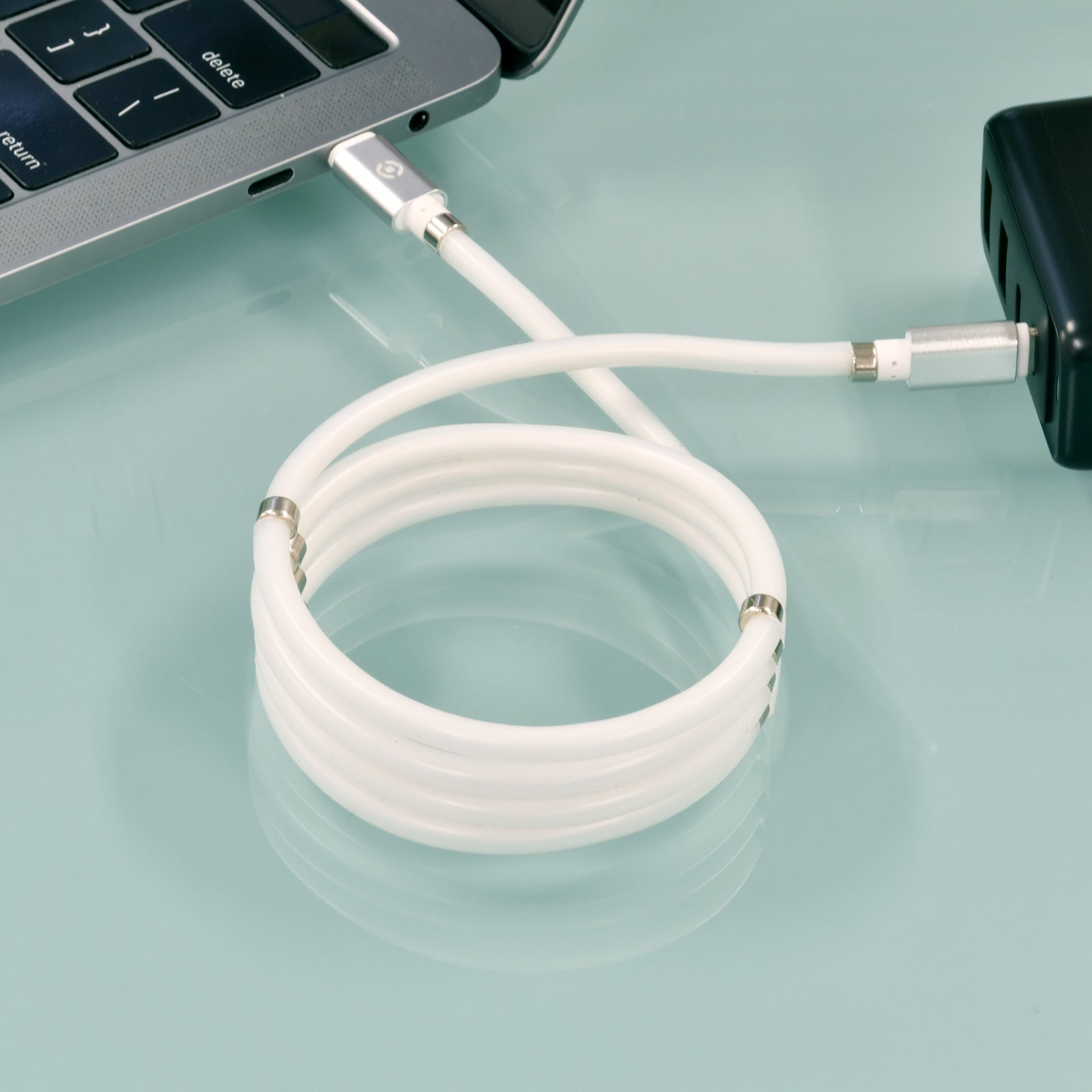 Celly CABLEMAG｜イタリアCelly社の磁石でくっついてまとまるUSB-C