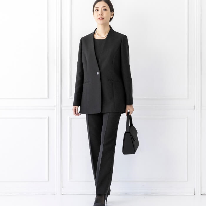 洗える｜ストレッチ素材のパンツスーツ 15号・ブラック｜東京