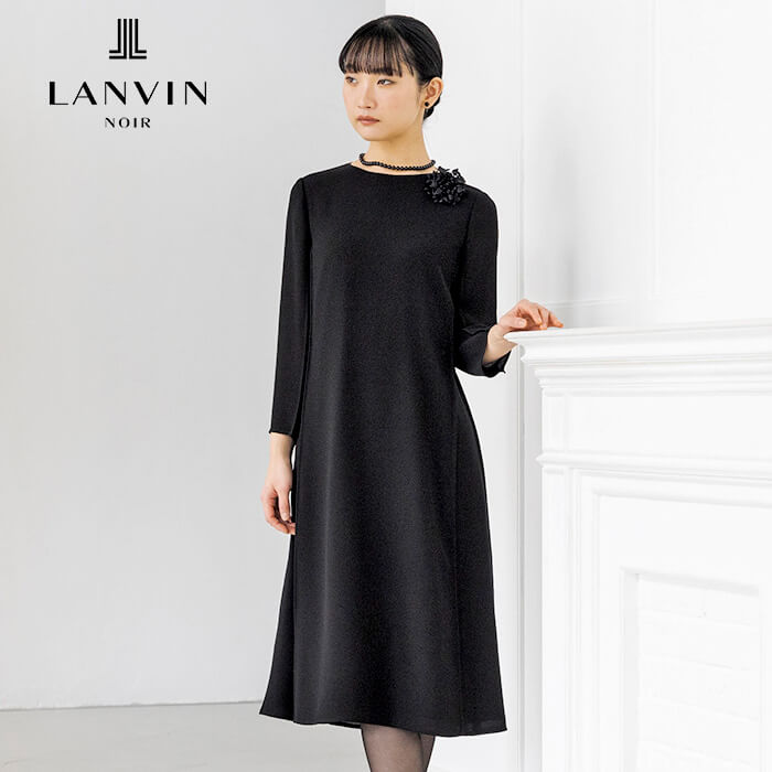 ステッチがポイントのノーカラーアンサンブル 7号・ブラック｜東京