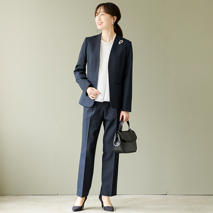 洗える｜定番ネイビーパンツスーツ 11号・ネイビー｜東京ソワール