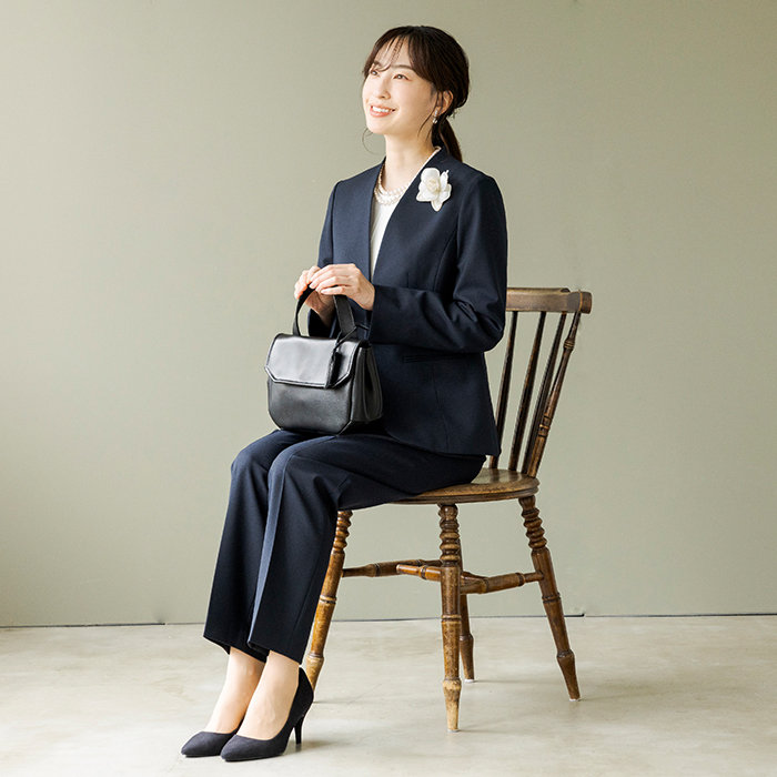 洗える｜定番ネイビーパンツスーツ 15号・ネイビー｜東京ソワール