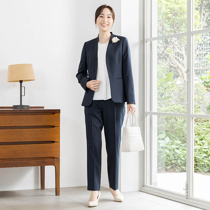 洗える｜定番ネイビーパンツスーツ 11号・ネイビー｜東京ソワール